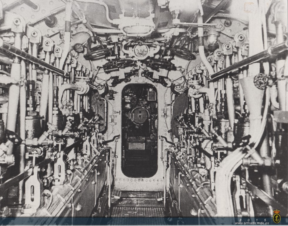 Cámara de motores diésel del G-7. Los submarinos del tipo VIIC contaban con dos motores diéser Germaniawerft que le proporcionaban una velocidad máxima en superficie de 17 nudos